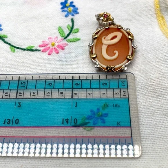 Gems En Vogue oval shaped hand carved initial, C cameo pendant 🌹 - Picture 4 of 7